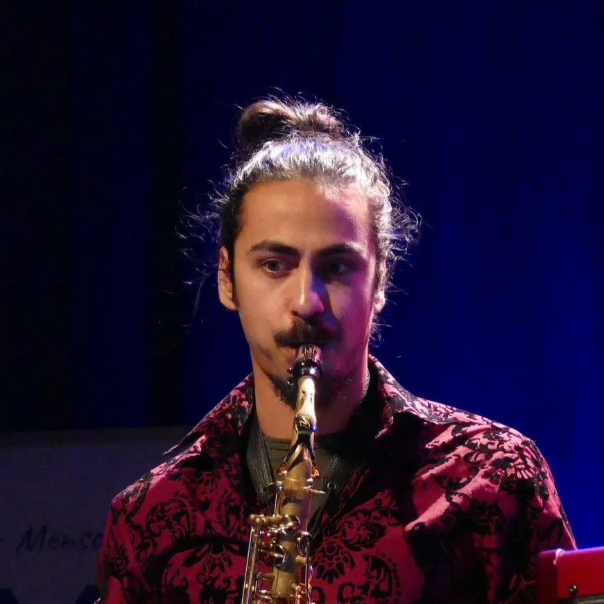 Elli Hussain – Saxophon